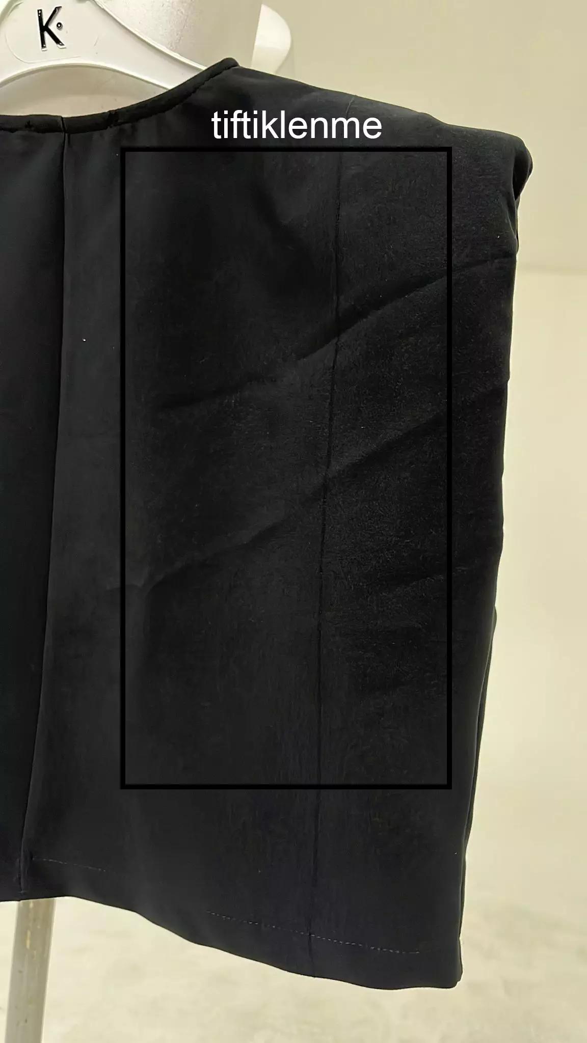 Black crepe sleeveless crop top