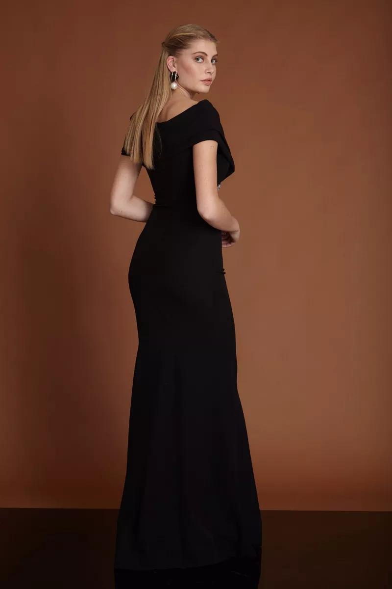 Black crepe sleeveless long dress