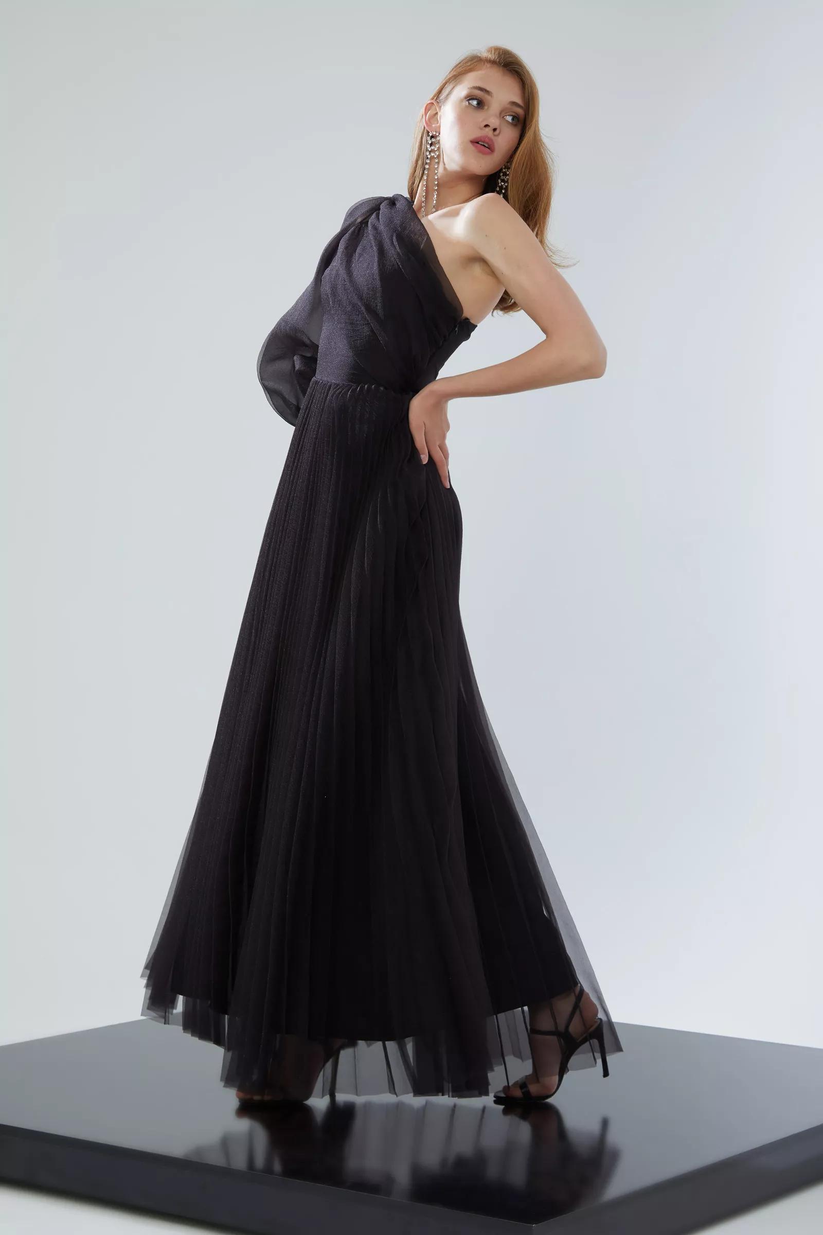 Black tulle one arm long dress