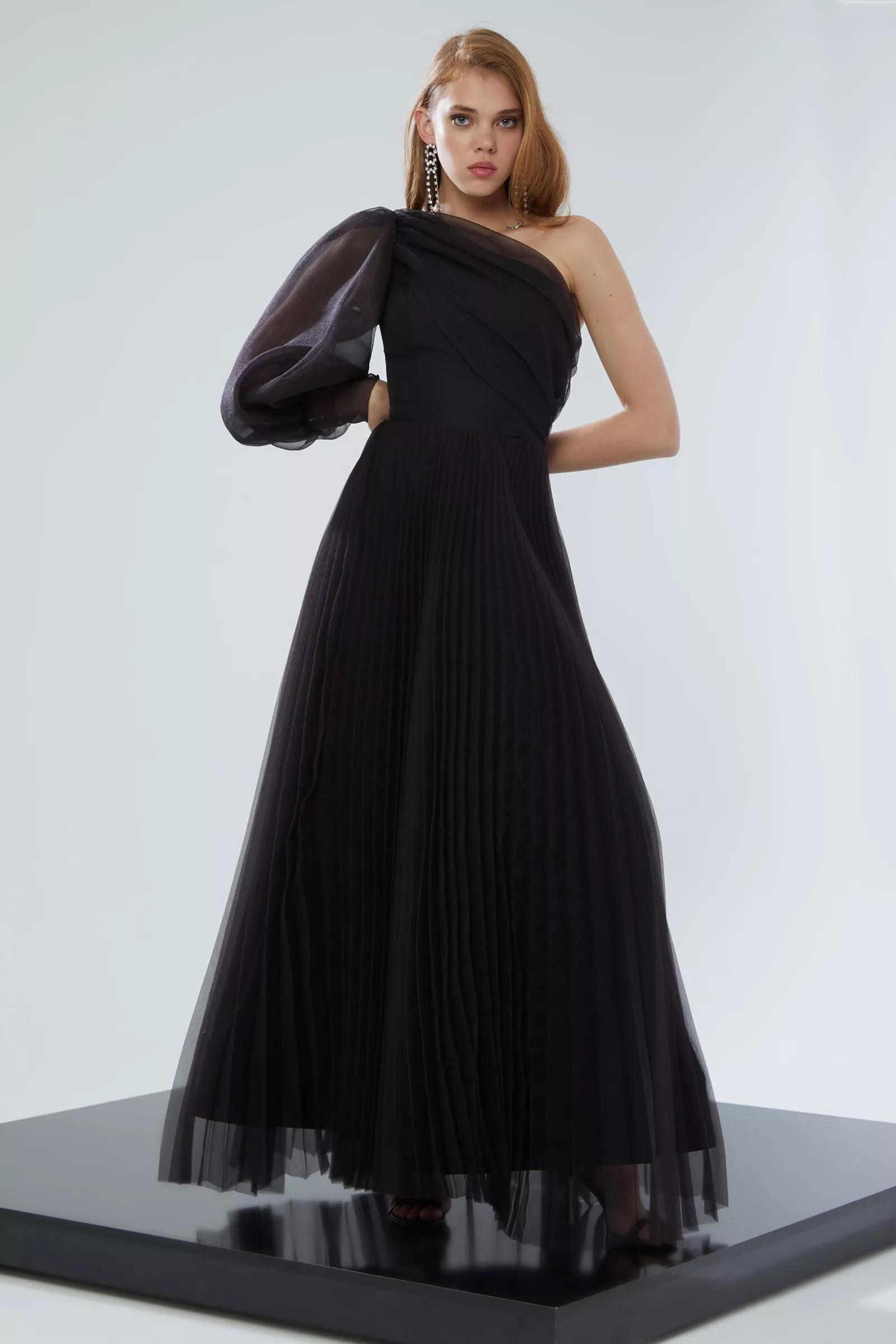 Black tulle one arm long dress