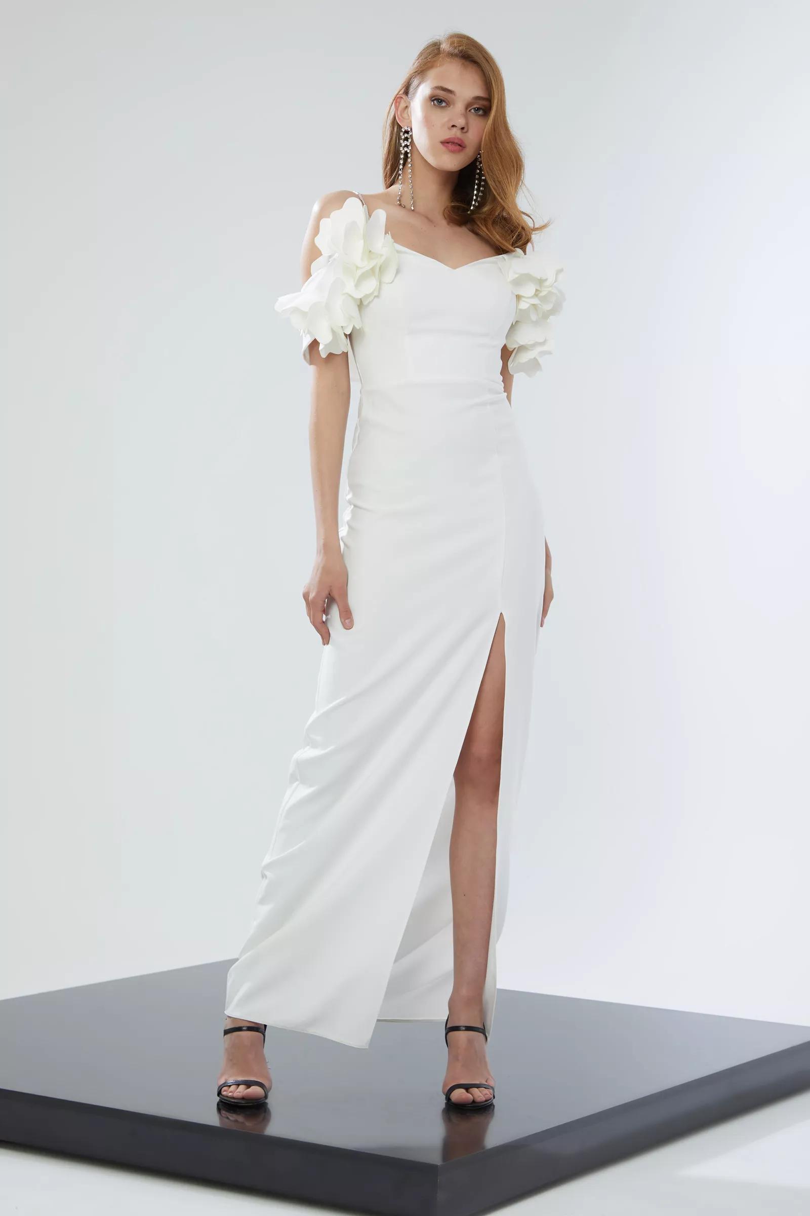 White crepe sleeveless long dress